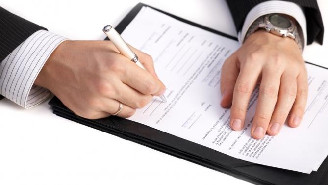 ¿Cómo se clasifican los contratos de trabajo?